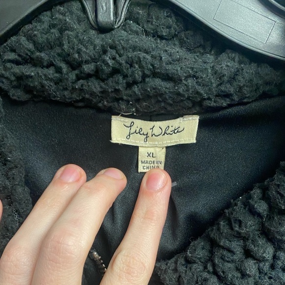 lily White Black Fuzzy/ Sherpa Zip-Up Jacket Size XL - Picture 2 of 4
